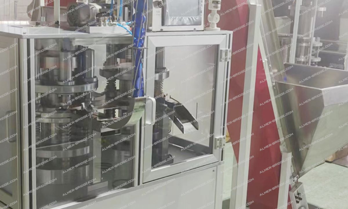  Станок для продольной резки пластиковых крышек CPRPK-350 (1)