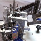  Полуавтоматическая вертикальная картонажная машина 
PKM-450 мни (1)